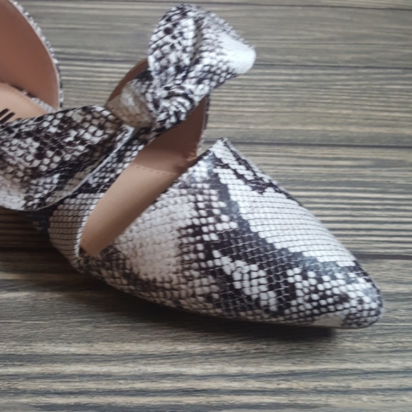 Last 1! Sale! Snake Skin Flats - Picture 3 of 4
